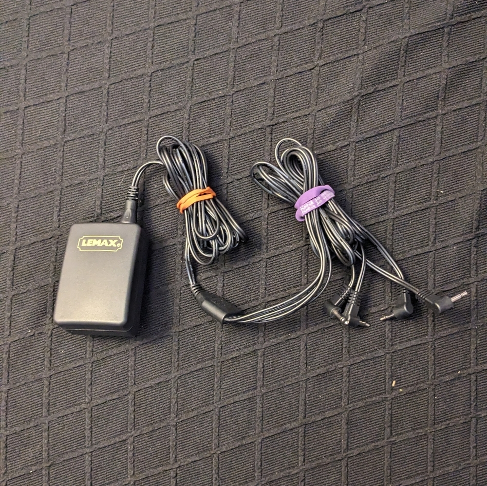 Lemax Spooky Town AC/DC 3V 4 Input Adaptor *RETIRED*